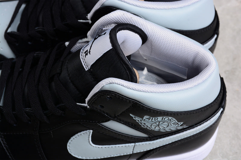AJ1 Mid