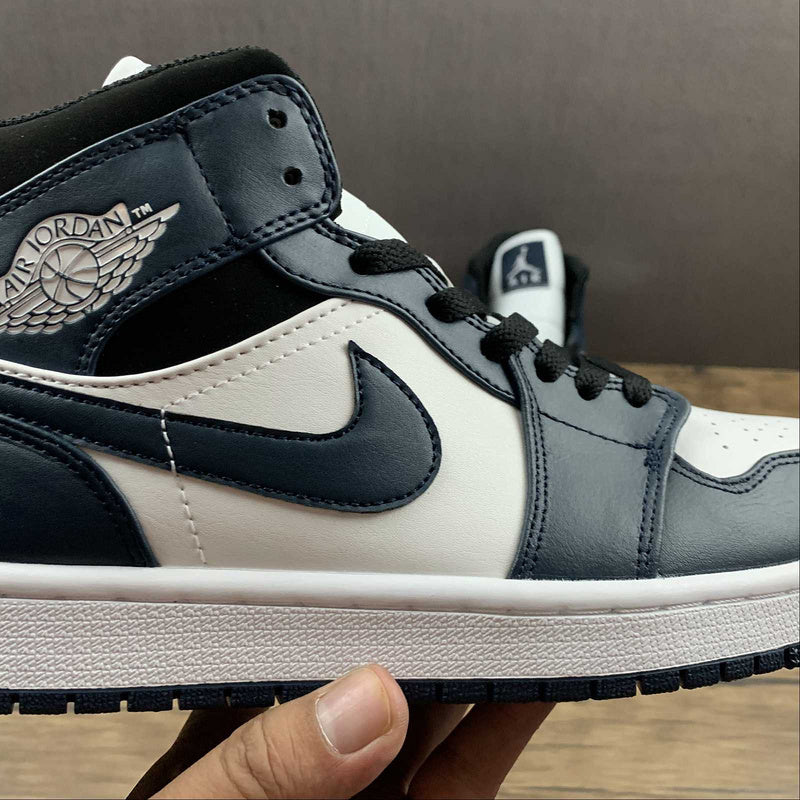 AJ1 Mid