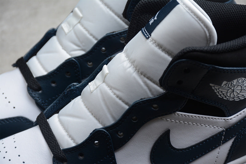 AJ1 Mid