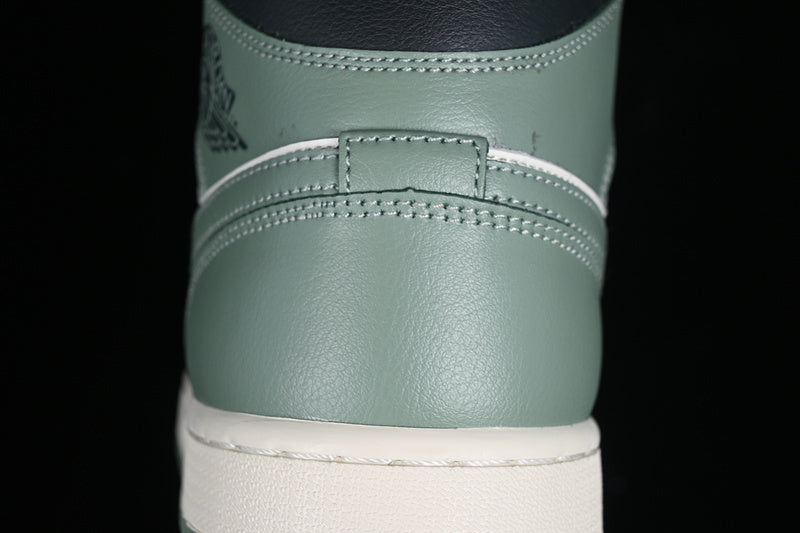 AJ1 Mid