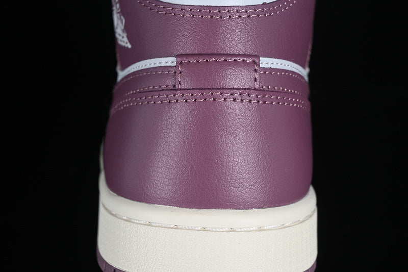 AJ1 Mid