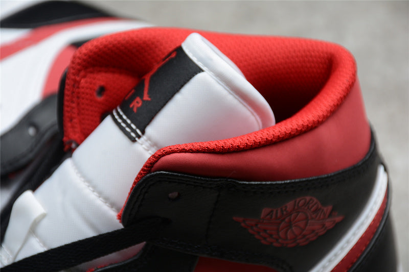 AJ1 Mid