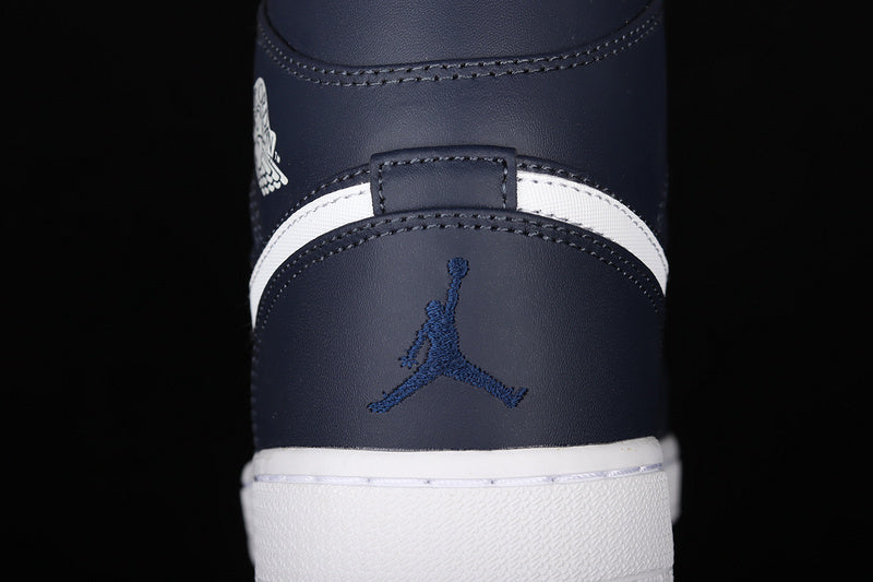 AJ1 Mid