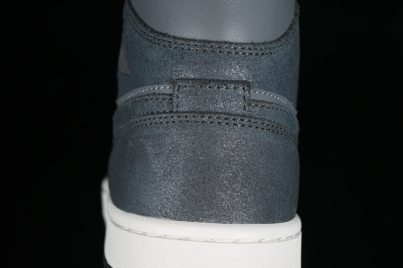 AJ1 Mid