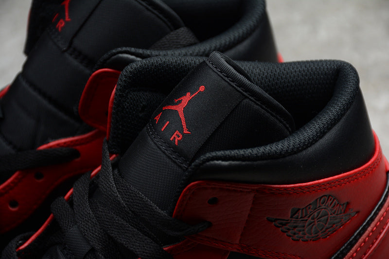 AJ1 Mid