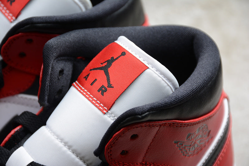 AJ1 Mid