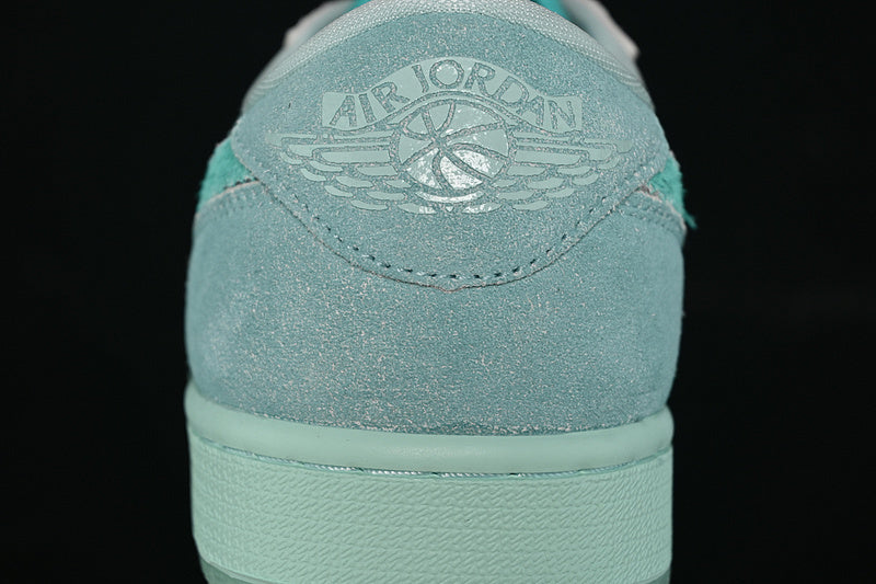 AJ1 Low