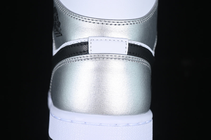 AJ1 Mid