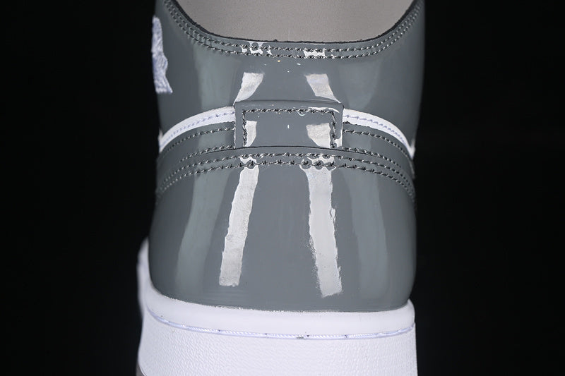 AJ1 Mid