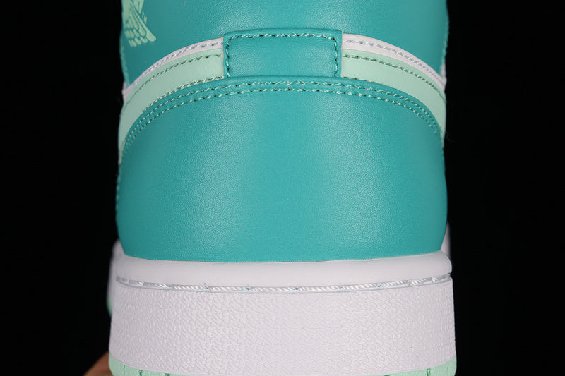 AJ1 Mid