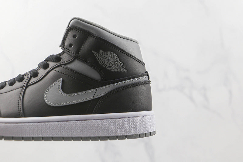 AJ1 Mid
