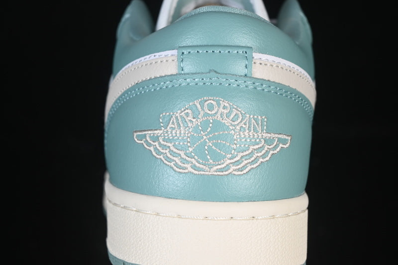AJ1 Low