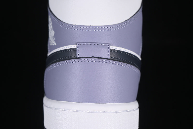 AJ1 Mid