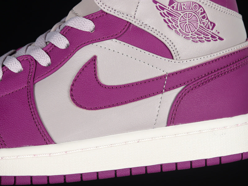 AJ1 Mid