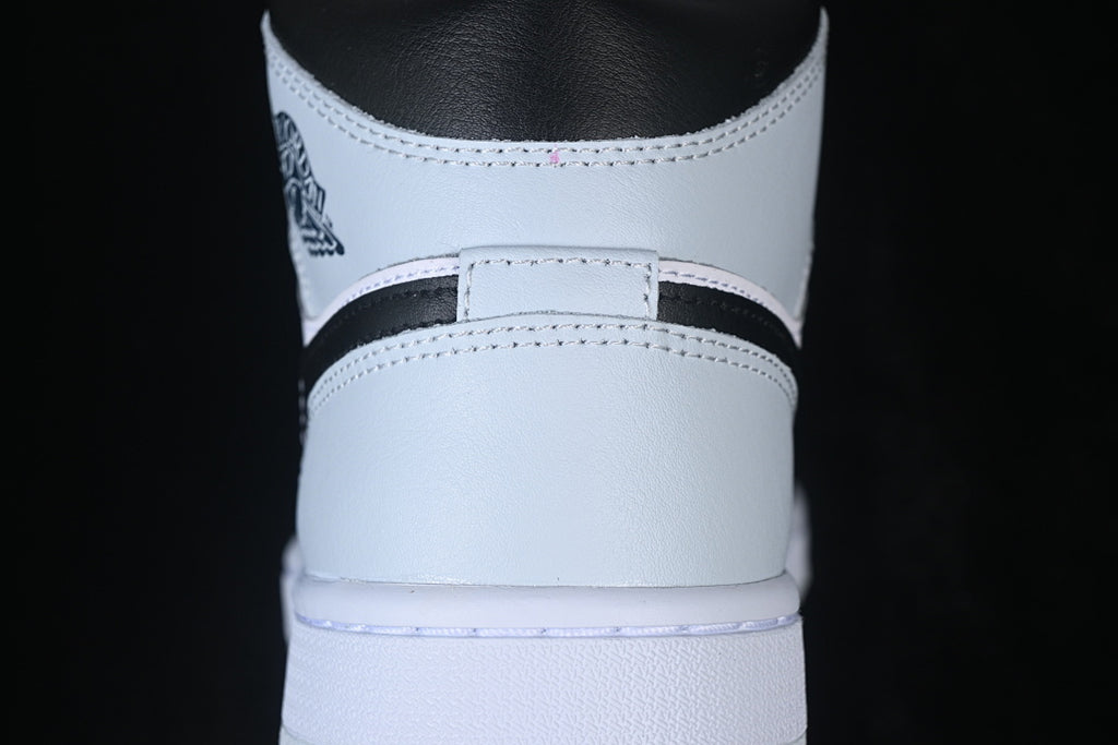 AJ1 Mid