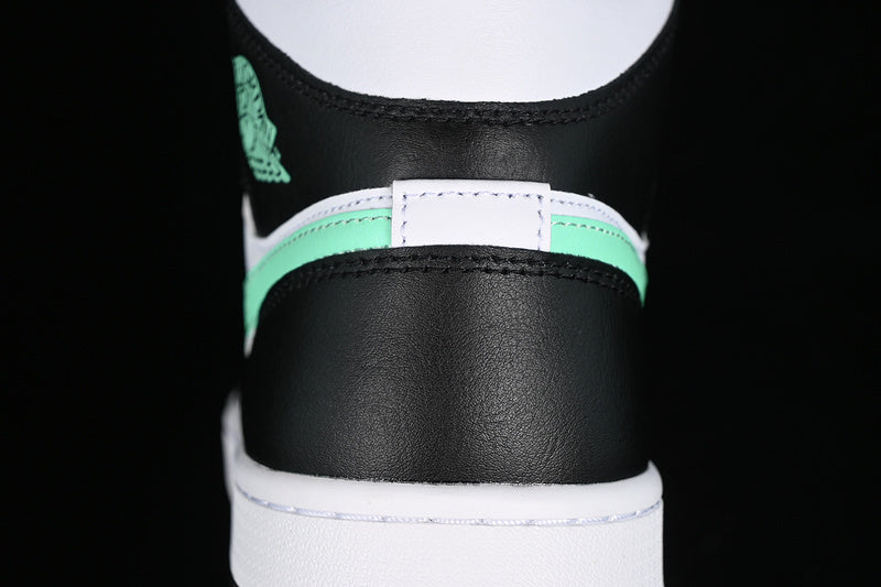 AJ1 Mid