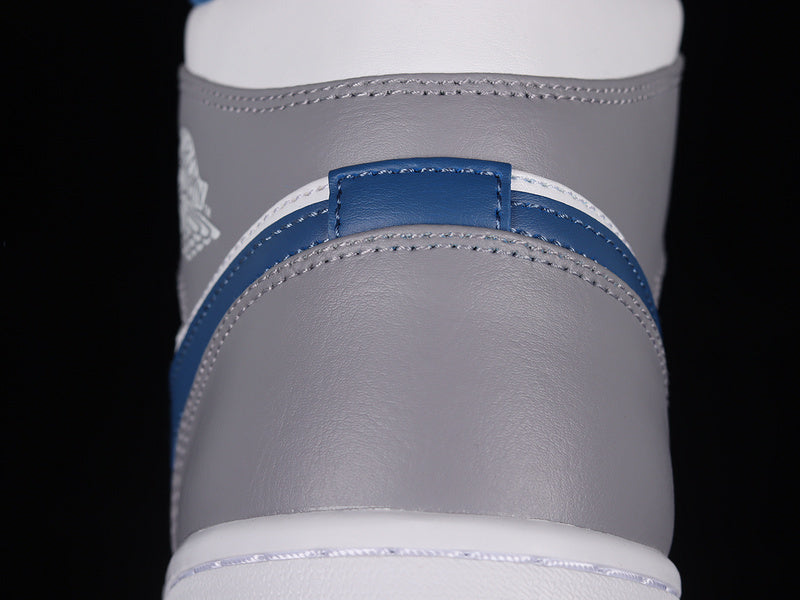 AJ1 Mid