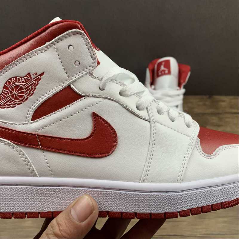 AJ1 Mid