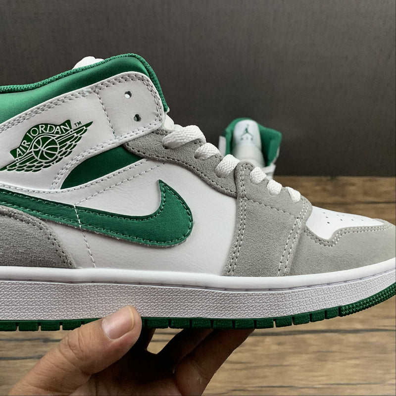 AJ1 Mid