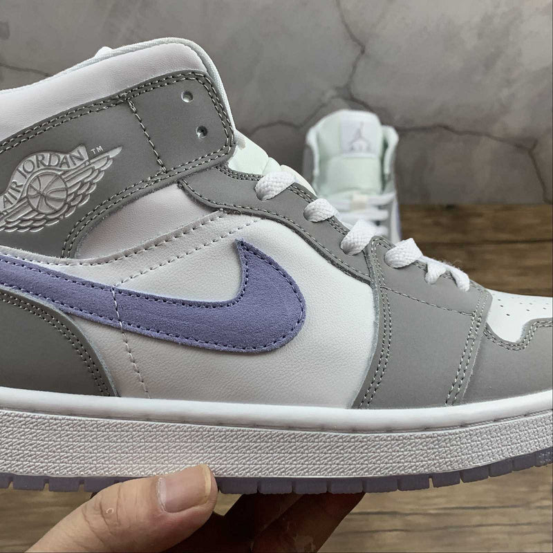AJ1 Mid