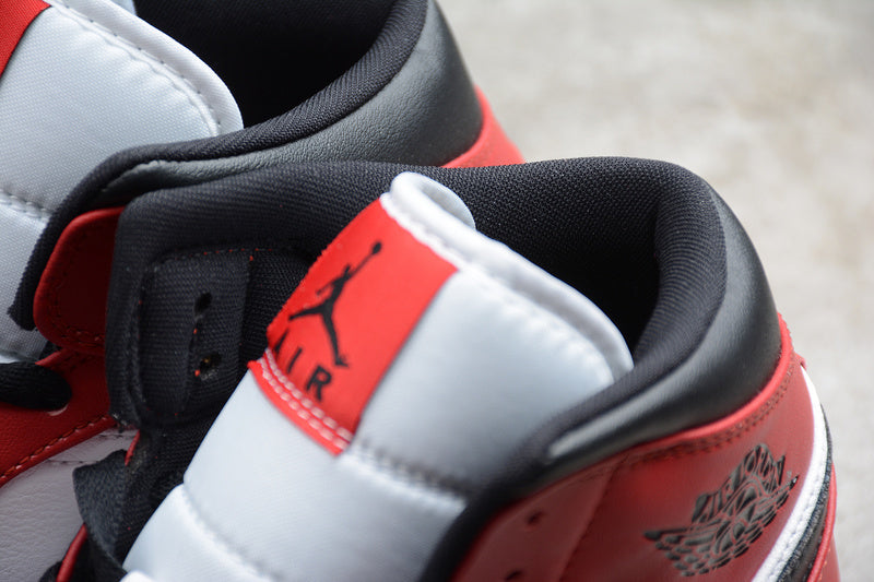 AJ1 Mid