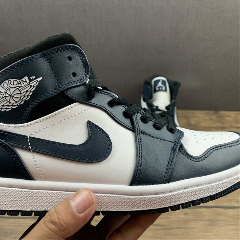 AJ1 Mid