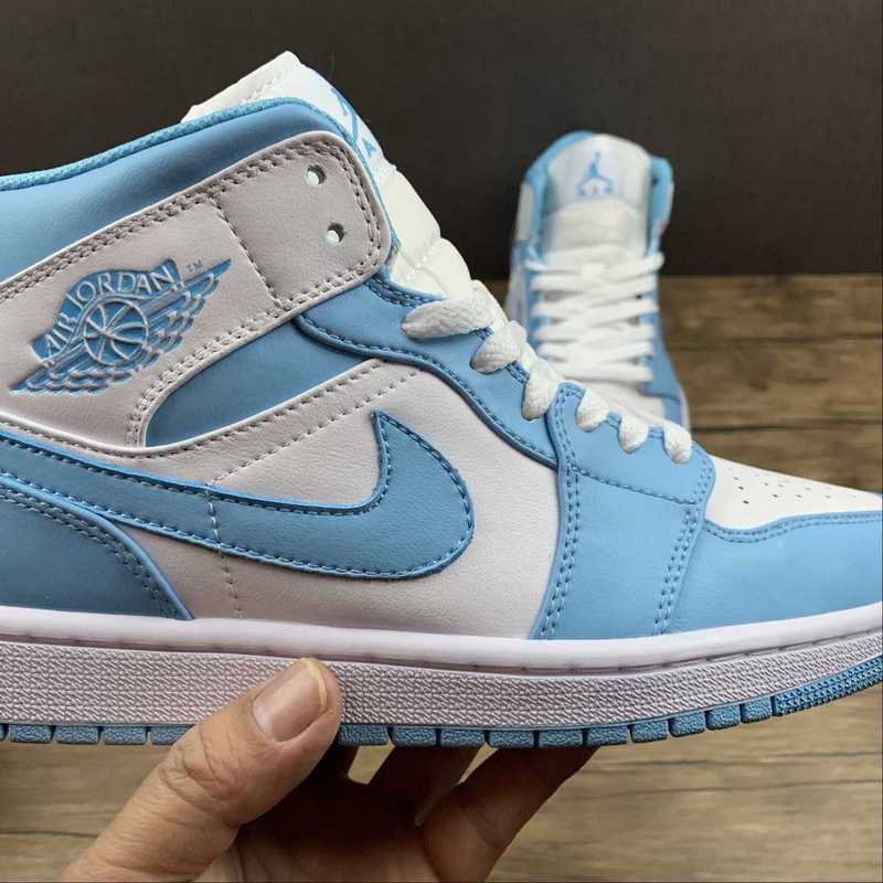 AJ1 Mid