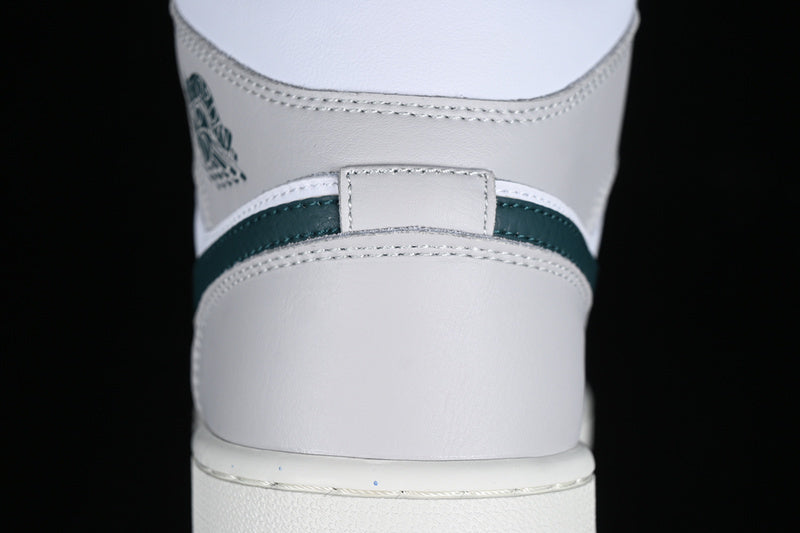 AJ1 Mid