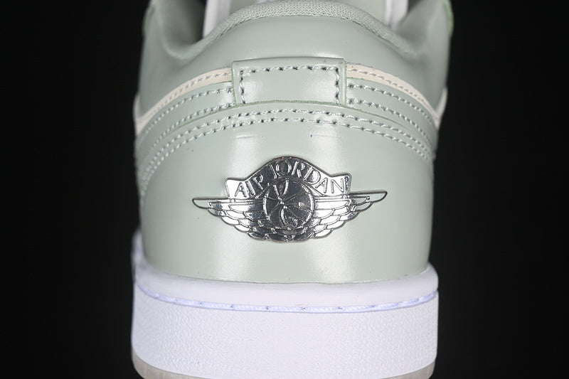 AJ1 Low