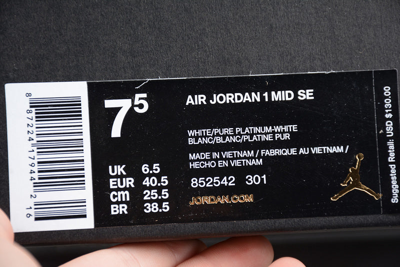 AJ1 Mid