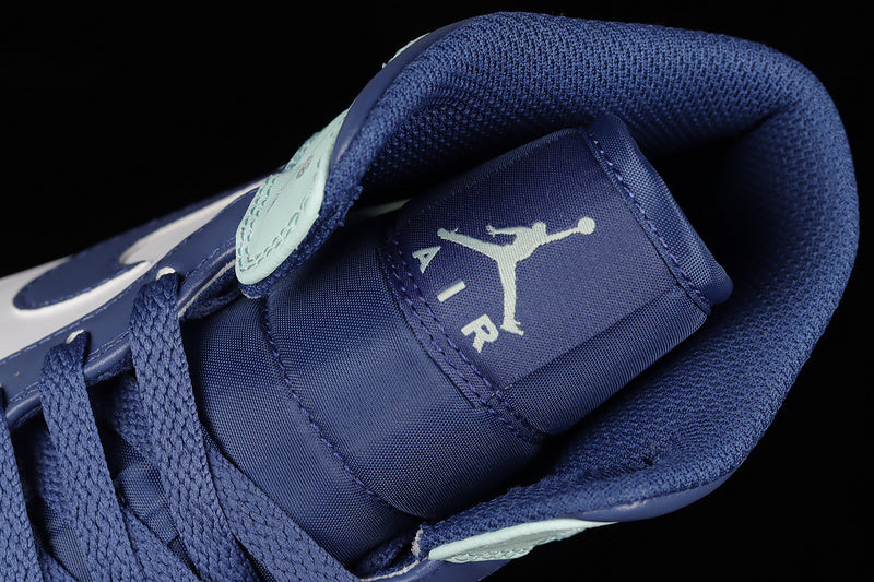 AJ1 Mid