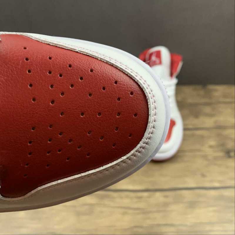 AJ1 Mid