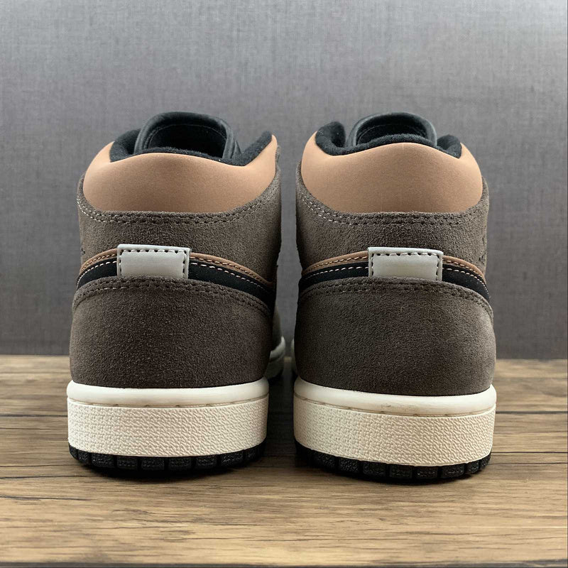 AJ1 Mid