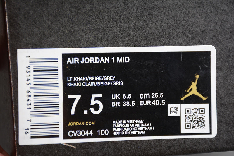 AJ1 Mid