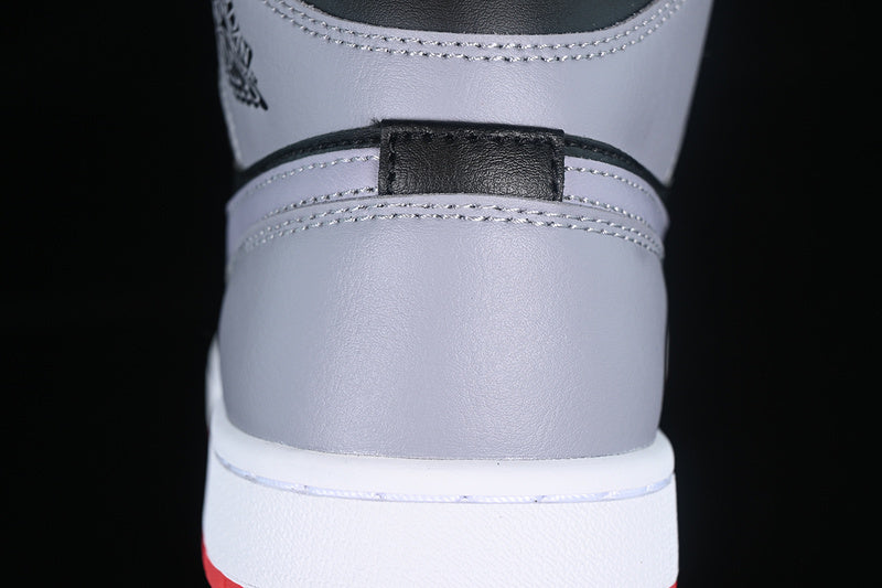 AJ1 Mid