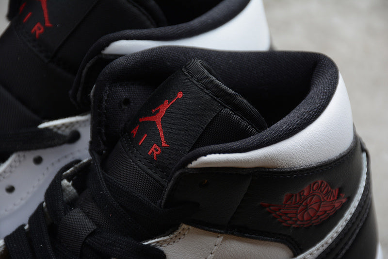 AJ1 Mid
