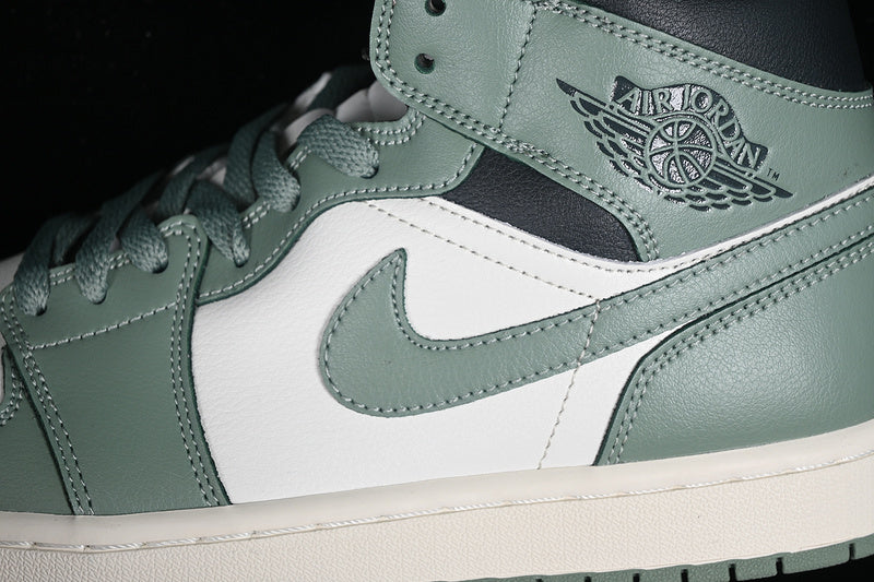 AJ1 Mid