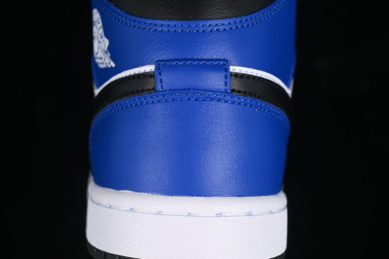 AJ1 Mid