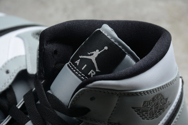 AJ1 Mid