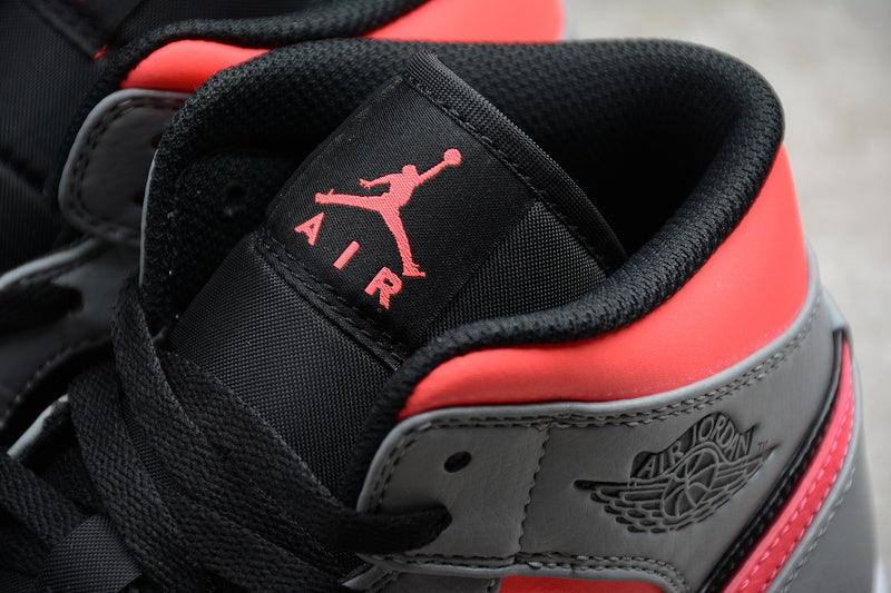 AJ1 Mid