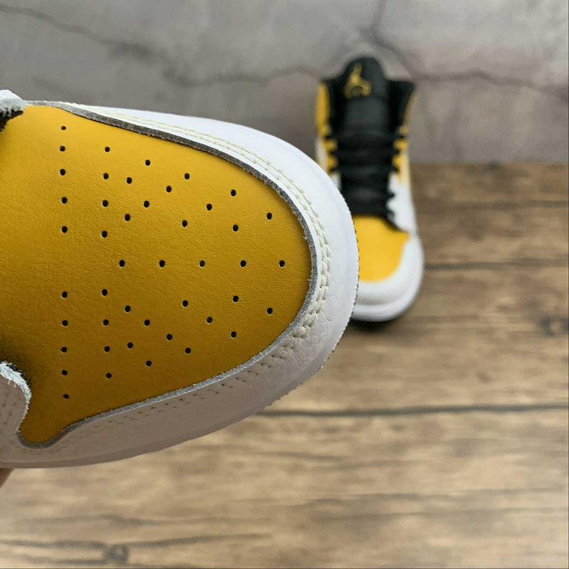 AJ1 Mid