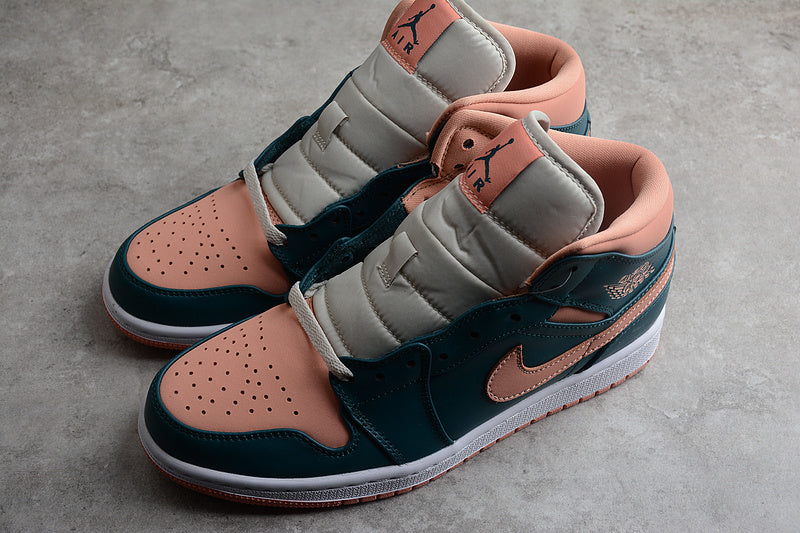 AJ1 Mid