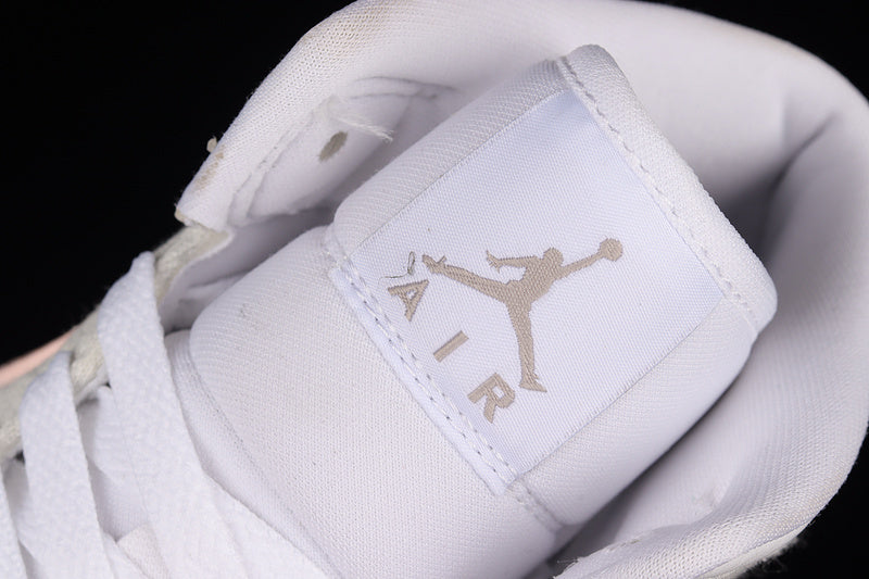 AJ1 Mid