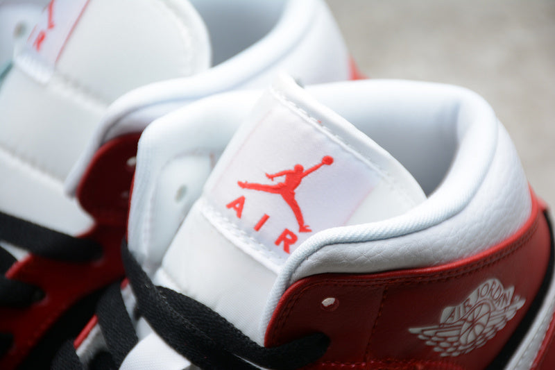 AJ1 Mid