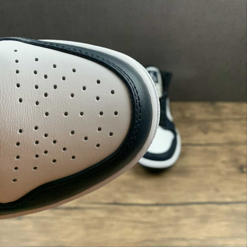 AJ1 Mid
