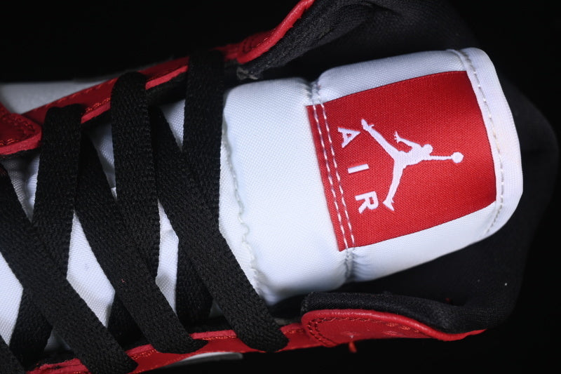 AJ1 Mid