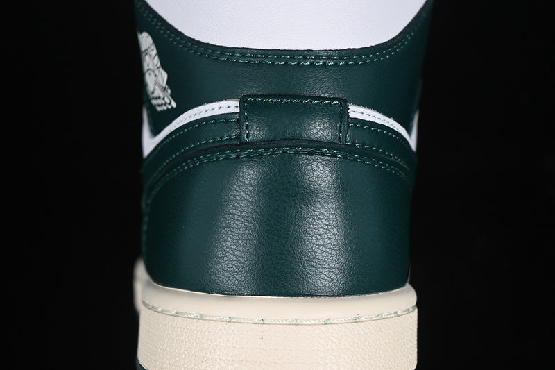 AJ1 Mid