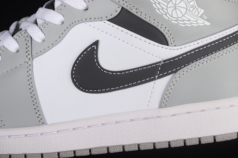 AJ1 Mid