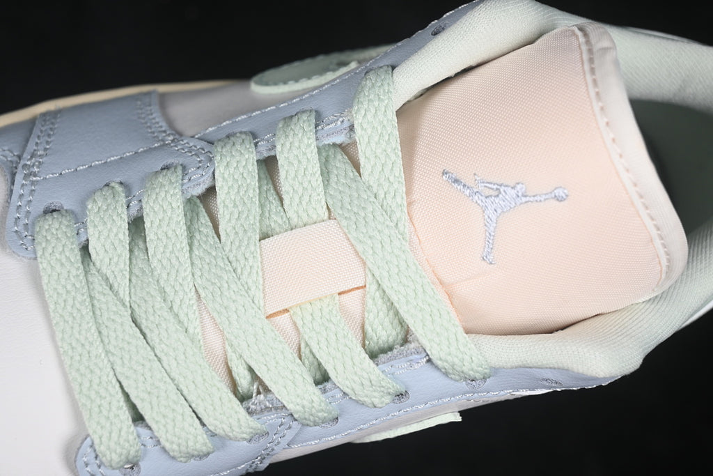 AJ1 Low