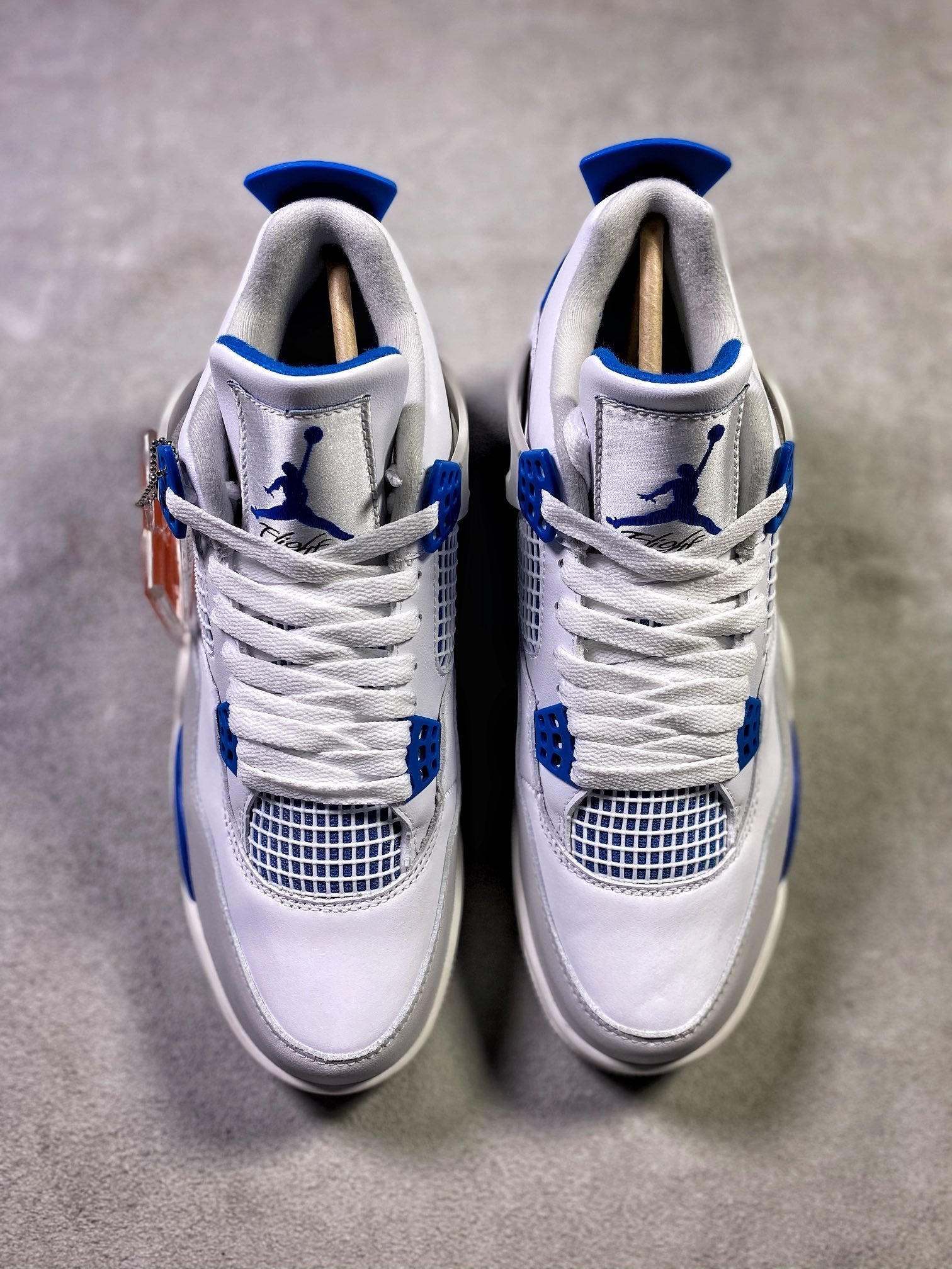 AJ4